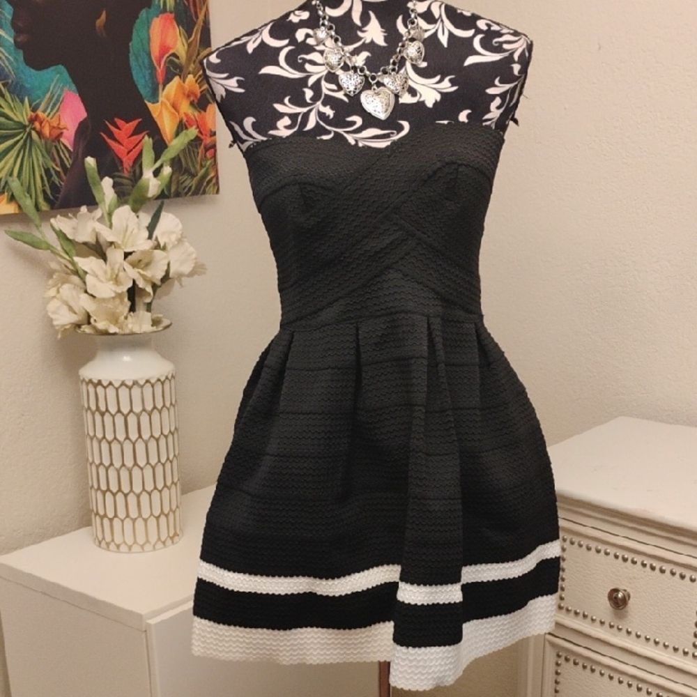 Sans Souci Black and White Strapless Dress